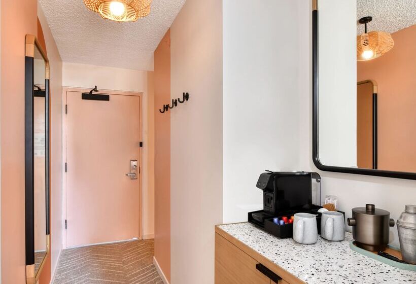 Номер Стандарт Кровать Кинг Адаптированный для Инвалидов, Romer Waikiki At The Ambassador