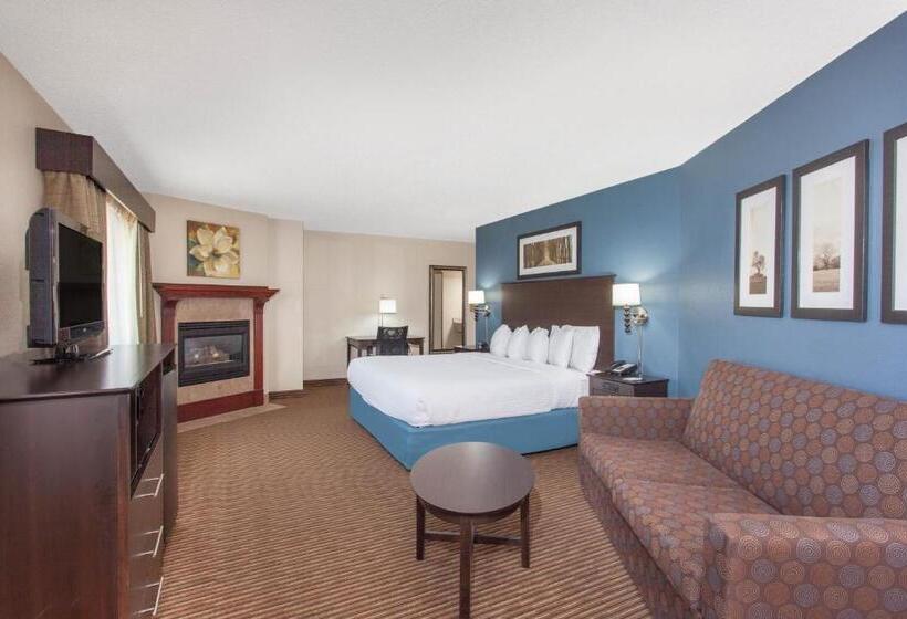 Люкс Кровать Кинг, Americinn By Wyndham Mankato Event Center Near Msu