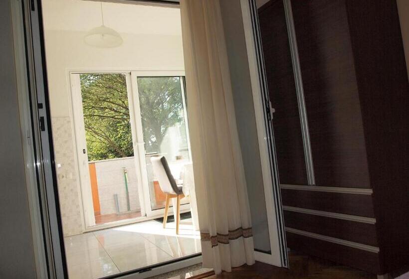 استودیوی استاندارد, Ana Guest House