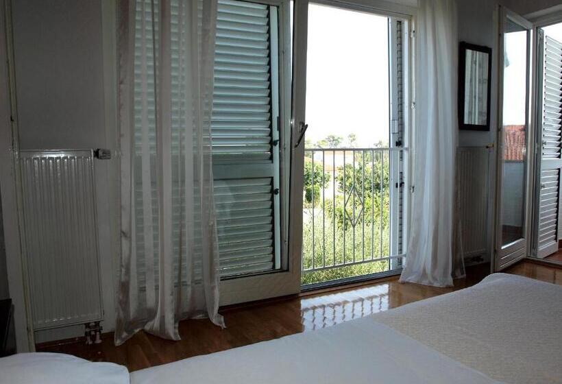آپارتمان 2 خوابه با بالکن, Ana Guest House