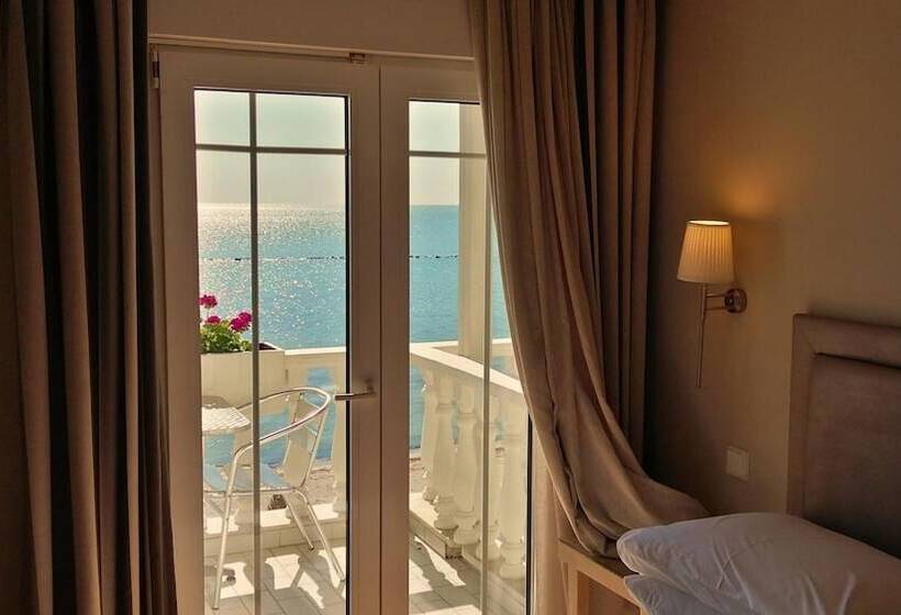 オーシャンビューデラックスルーム, Avra