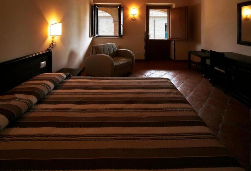 اتاق استاندارد سه نفره, Agriturismo Poggio Al Tufo