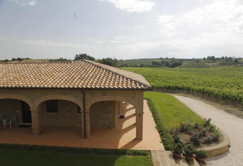 اتاق استاندارد سه نفره, Agriturismo Poggio Al Tufo