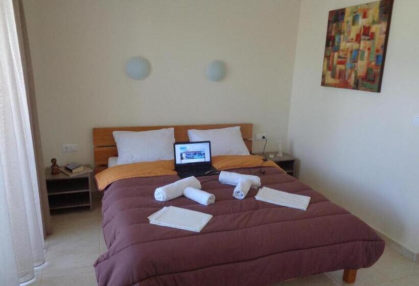 Triple Room Sea View, Vergina Pension
