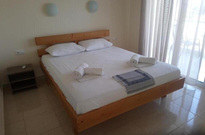 Triple Room Sea View, Vergina Pension