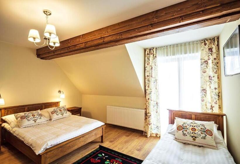 اتاق استاندارد سه تخته با بالکن, Kraina Smaku