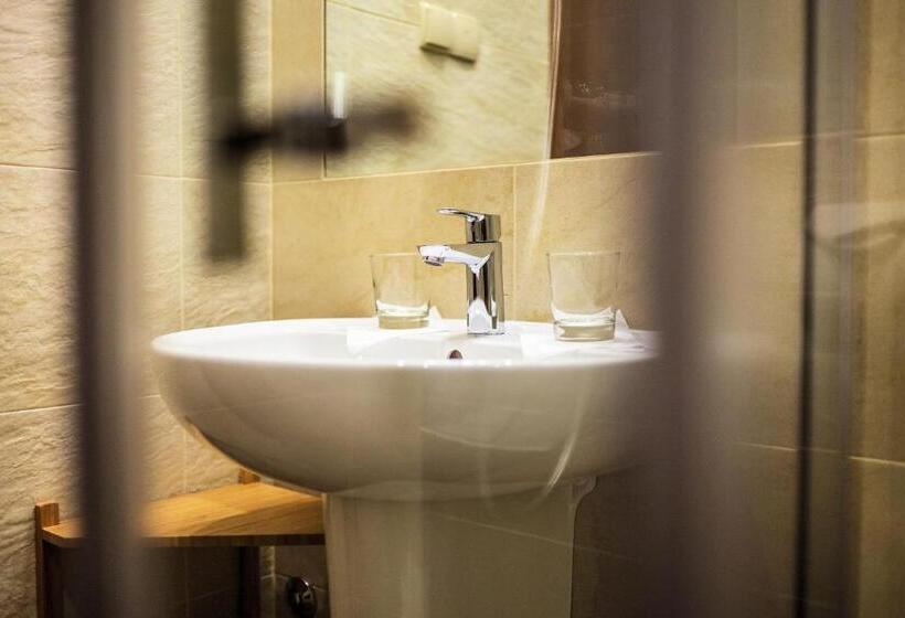 اتاق استاندارد سه تخته با بالکن, Kraina Smaku