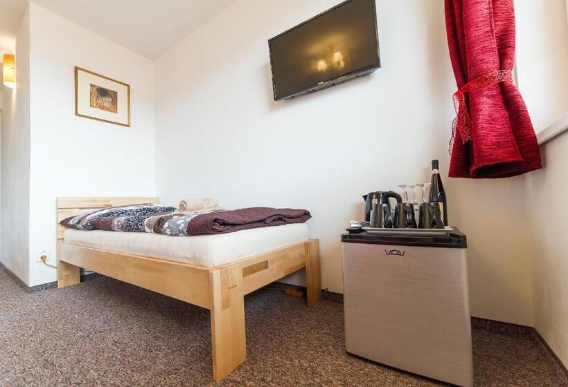 Camera Tripla Classica con Balcone, Penzion Top