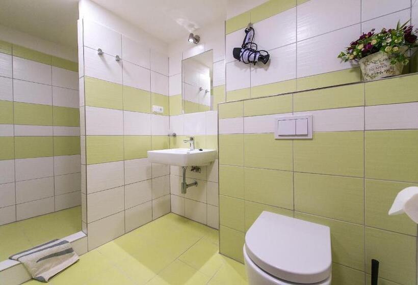 חדר סטנדרט לשלושה, Penzion Top