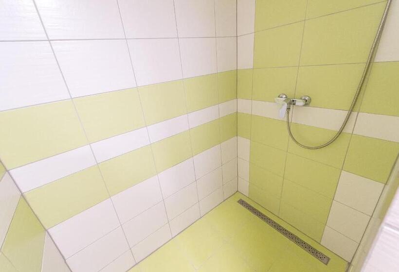 Camera Tripla Standard, Penzion Top