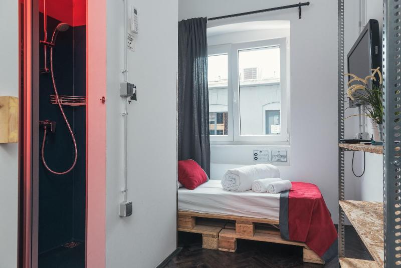 اتاق استاندارد یک نفره, Stay Swanky Hostel