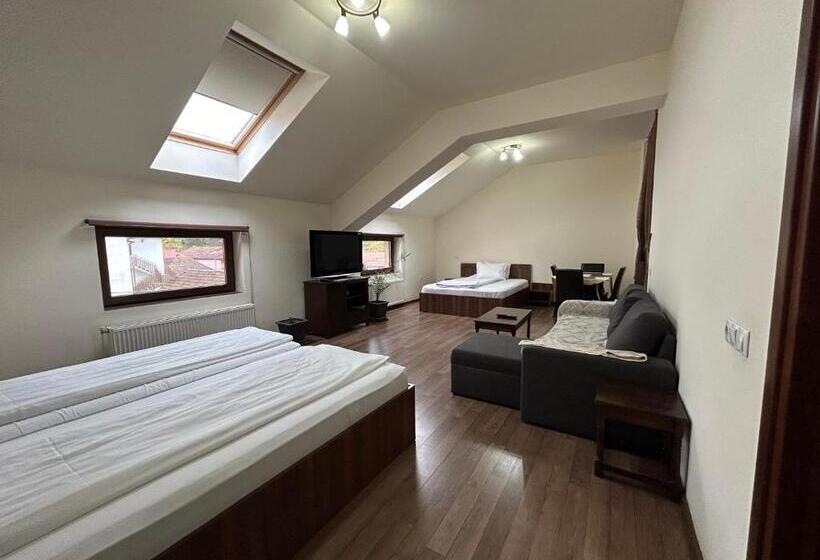 패밀리 스튜디오, Vila Alma