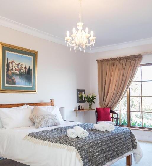 标准间, Moncrieff Manor