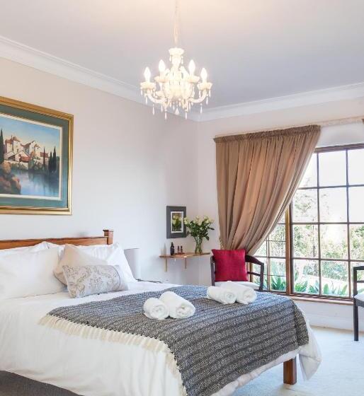 标准间, Moncrieff Manor