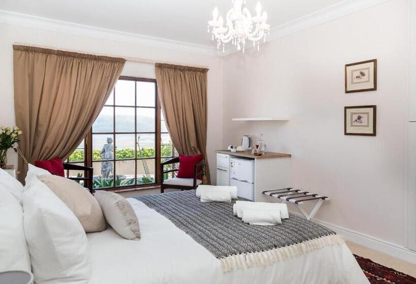 标准间, Moncrieff Manor