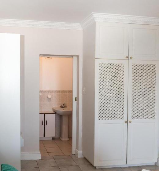 基本间, Moncrieff Manor