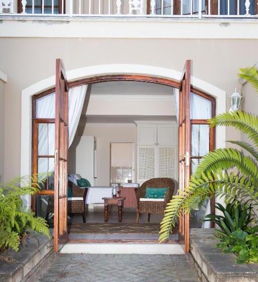 基本间, Moncrieff Manor