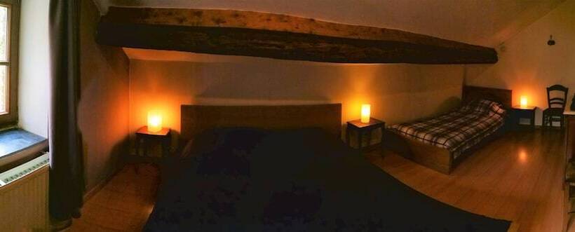 غرفة قياسية ثلاثية, B&b Les Trois Voisins