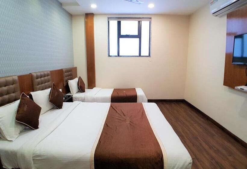 חדר דלוקס לשלושה, Airside