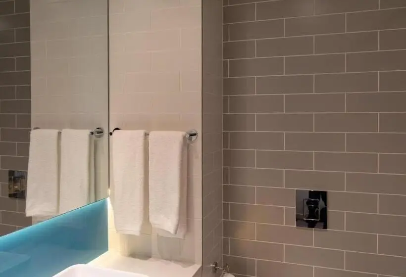 身障者適用スタンダードルーム, Holiday Inn Express Porto City Centre By Ihg