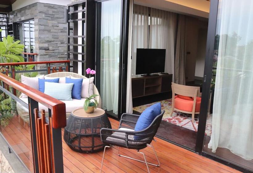 수영장이 있는 3베드룸 빌라, Pullman Ciawi Vimala Hills Resort