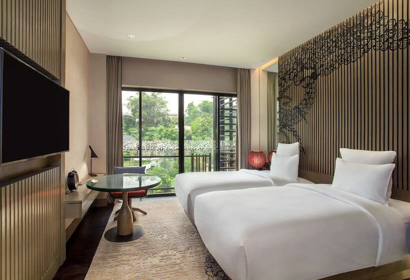 Вилла 3 Спальни с Бассейном, Pullman Ciawi Vimala Hills Resort