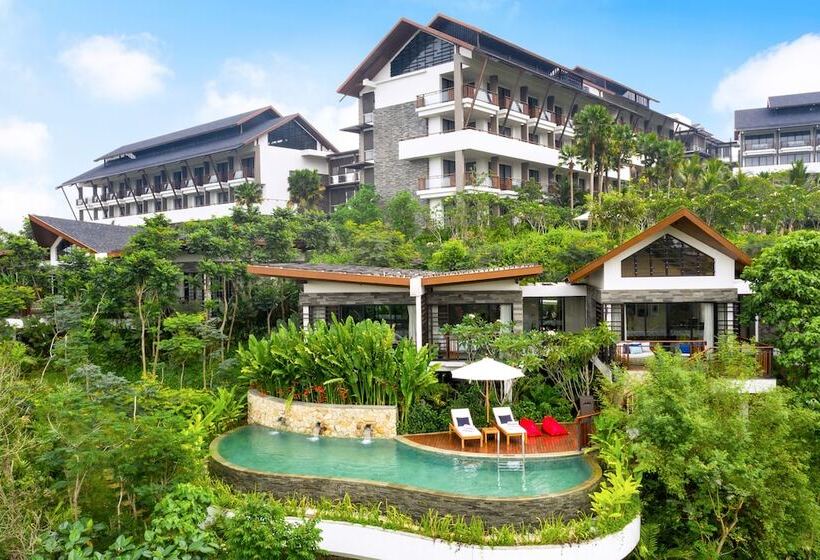 Вилла 3 Спальни с Бассейном, Pullman Ciawi Vimala Hills Resort