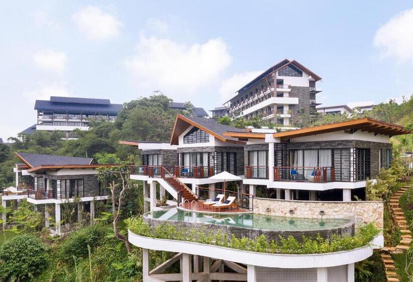 수영장이 있는 3베드룸 빌라, Pullman Ciawi Vimala Hills Resort