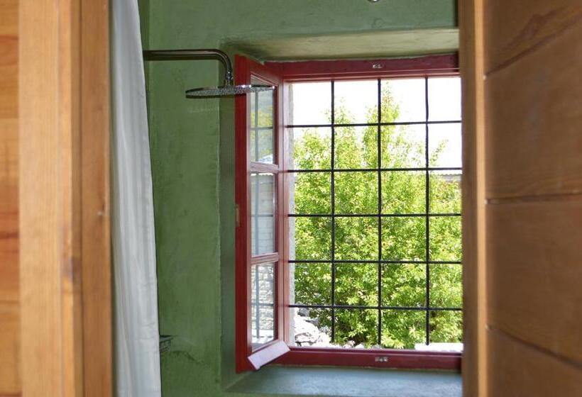 غرفة سوبيريور ثلاثية, Anemi Country Cottage Inn