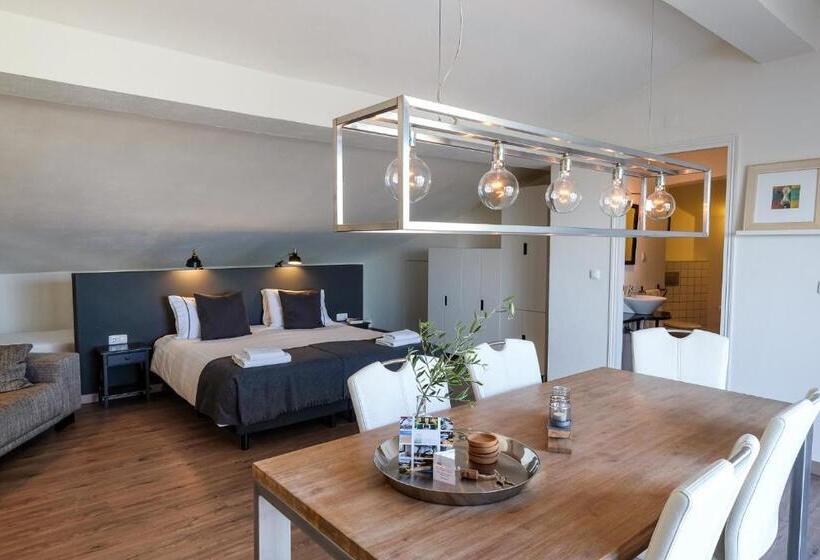 Студия Deluxe, Casa Verdazul