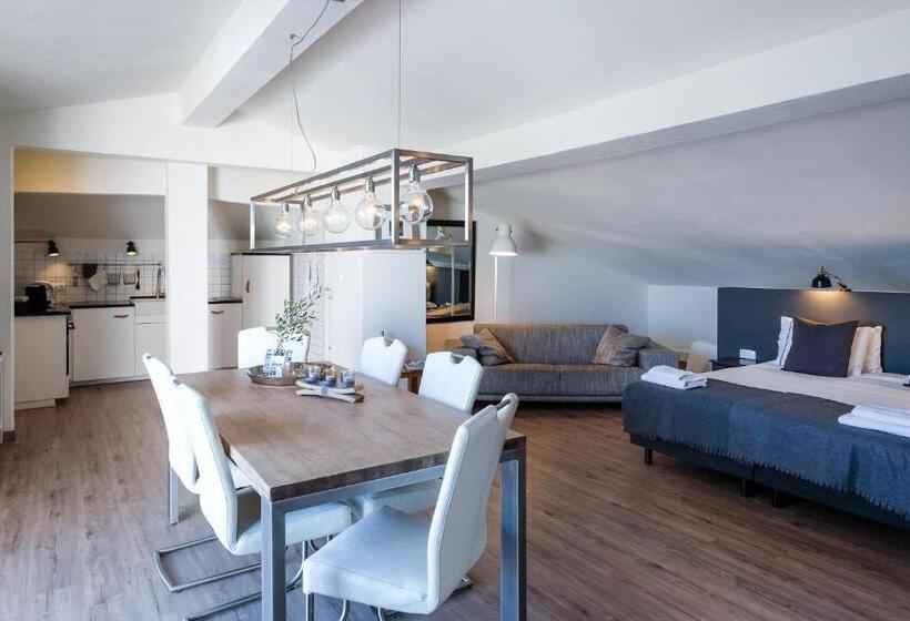 Студия Deluxe, Casa Verdazul