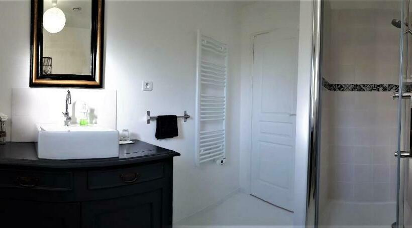 스탠다드 룸, La Fontaine De Resnel