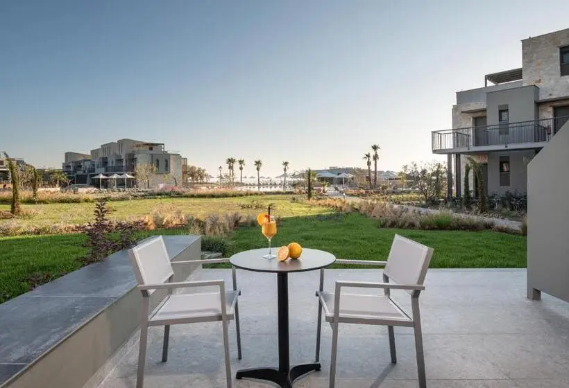 اتاق سوپریور با چشم‌انداز جانبی دریا, Portes Lithos Luxury Resort