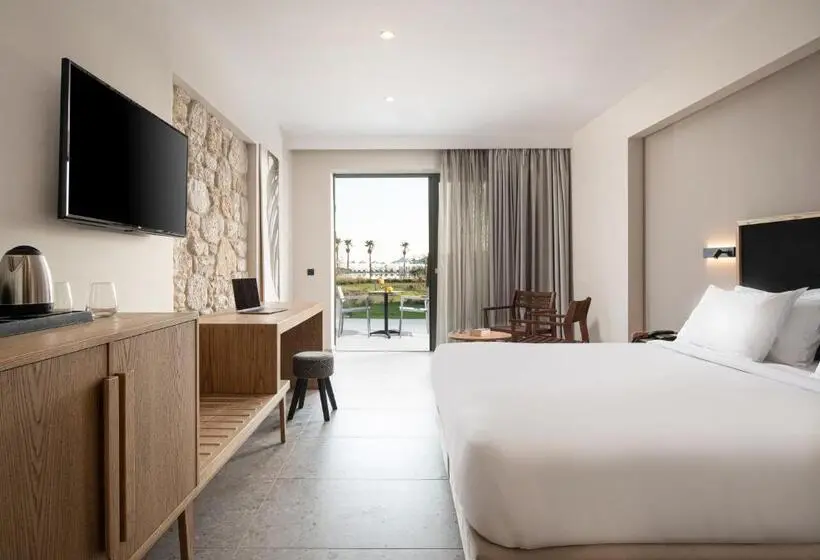 اتاق سوپریور با چشم‌انداز جانبی دریا, Portes Lithos Luxury Resort