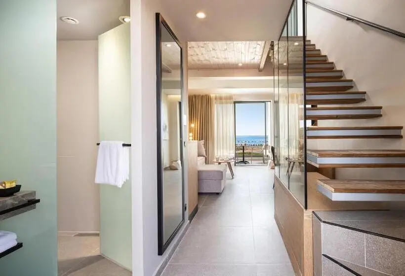 سوییت با چشم‌انداز دریا, Portes Lithos Luxury Resort