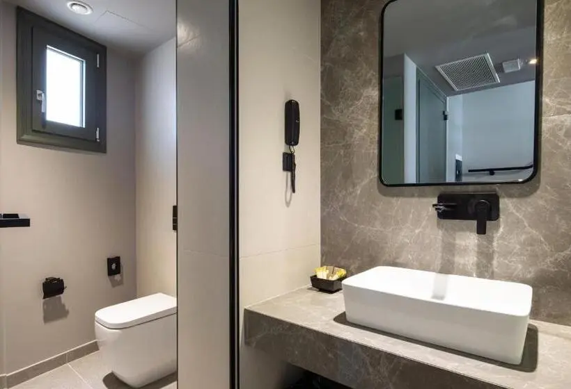 سوییت با چشم‌انداز جانبی دریا, Portes Lithos Luxury Resort