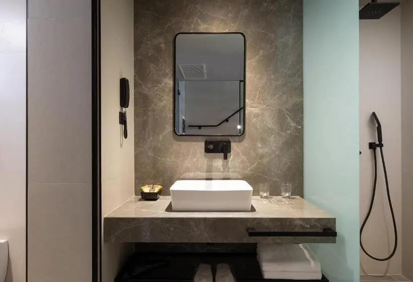 سوییت با چشم‌انداز جانبی دریا, Portes Lithos Luxury Resort