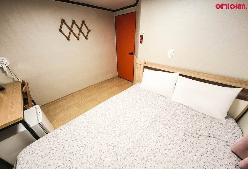 Camera Standard, Insadong R Guesthouse