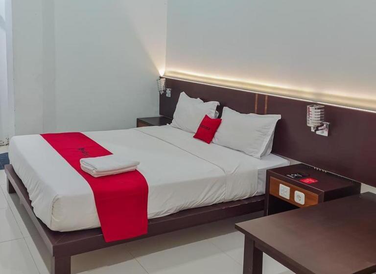 디럭스 스위트, Reddoorz Plus At Hotel Royal Palangka Raya