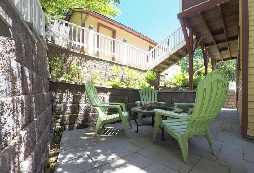 جناح عائلي, The Fox And Owl Inn