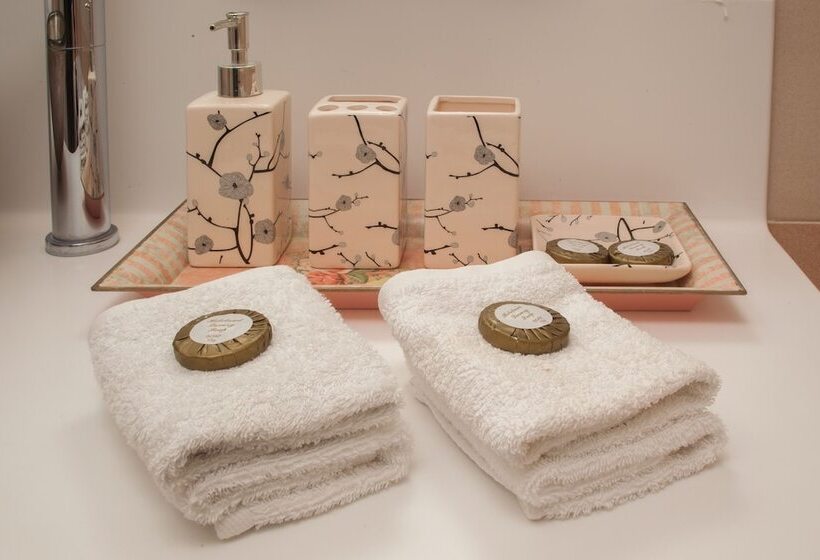 סוויטה משפחתית, Arlene Boutique