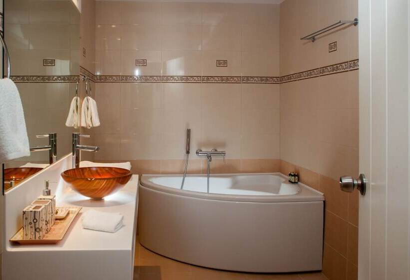 סוויטה משפחתית, Arlene Boutique