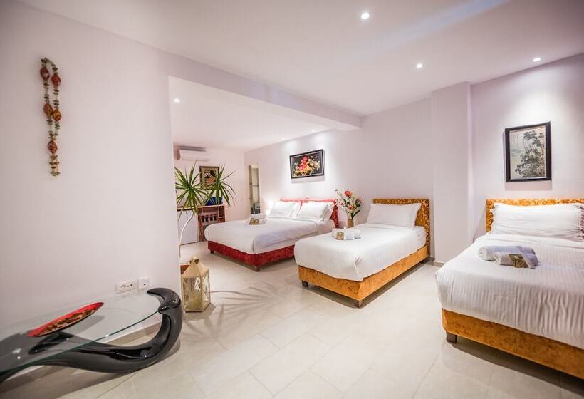 סוויטה משפחתית, Arlene Boutique