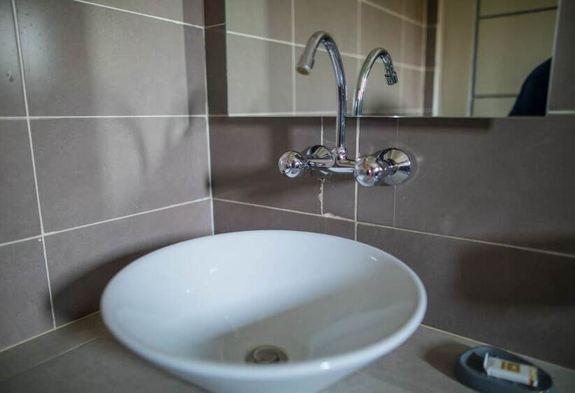 اتاق استاندارد با چشمانداز باغ, Union Amicale Corse Dakar