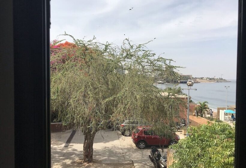 اتاق استاندارد با چشمانداز باغ, Union Amicale Corse Dakar