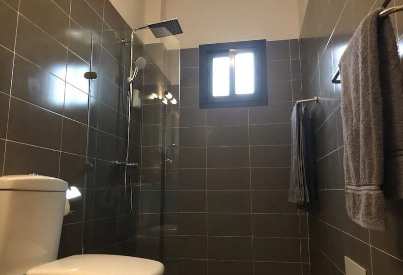 اتاق لوکس با چشمانداز دریا, Union Amicale Corse Dakar