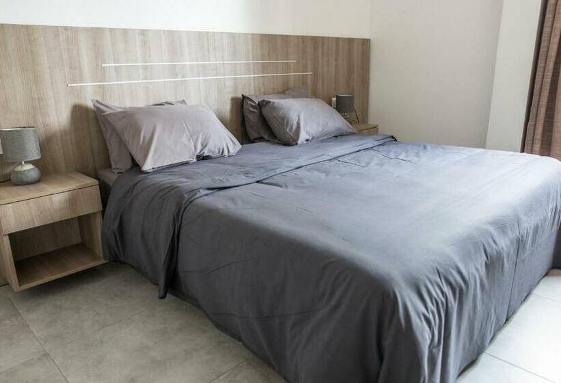 اتاق استاندارد با چشمانداز باغ, Union Amicale Corse Dakar