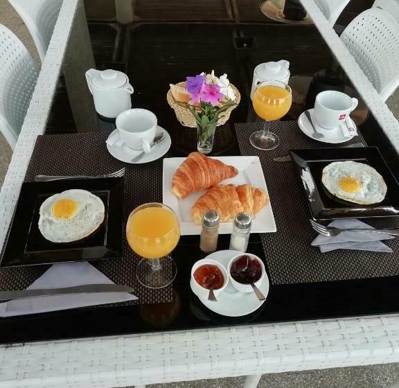 اتاق استاندارد با بالکن و چشمانداز دریا, Union Amicale Corse Dakar