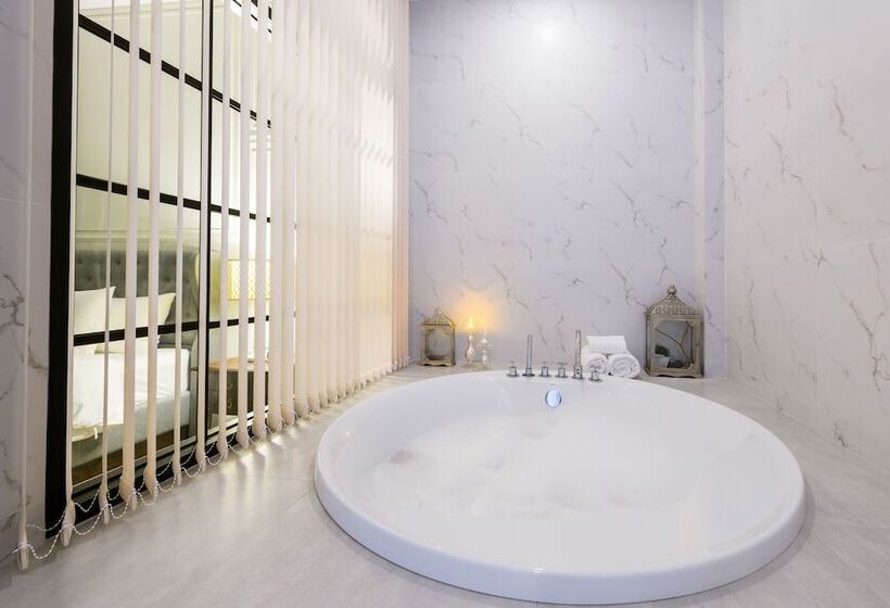 Вилла с 1 спальней и бассейном, Villa Seville