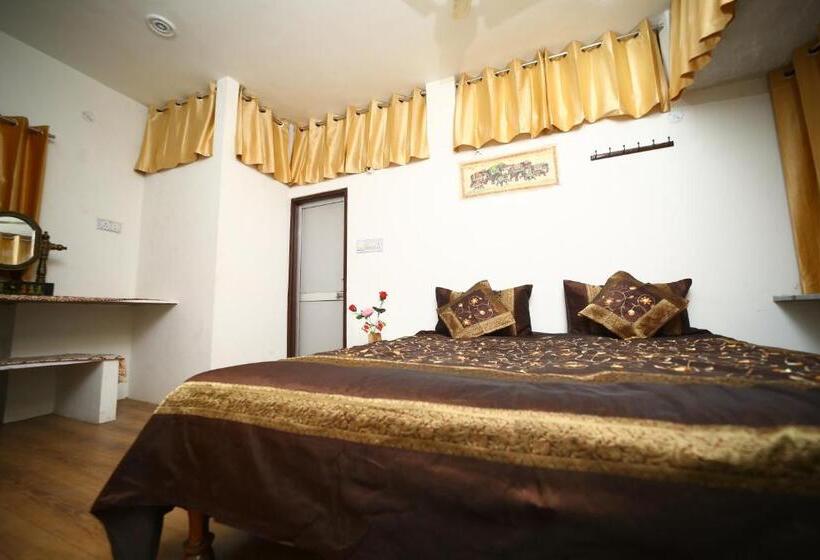 اتاق لوکس, Mother Homestay